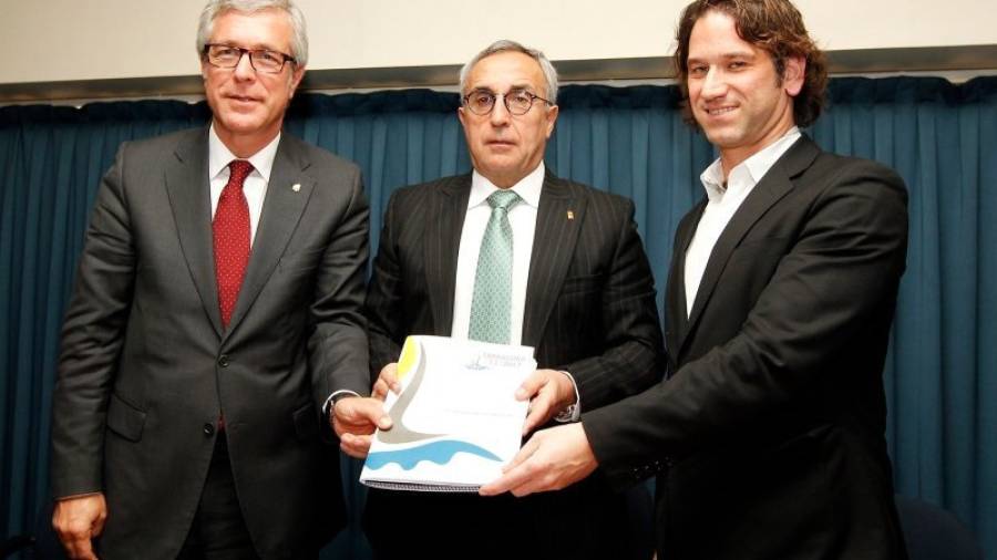 El alcalde Josep Fèlix Ballesteros, Alejandro Blanco (COE) y el director general de Tarragona 2017, Ramon Cuadrat, en una imagen de archivo. Foto: DT