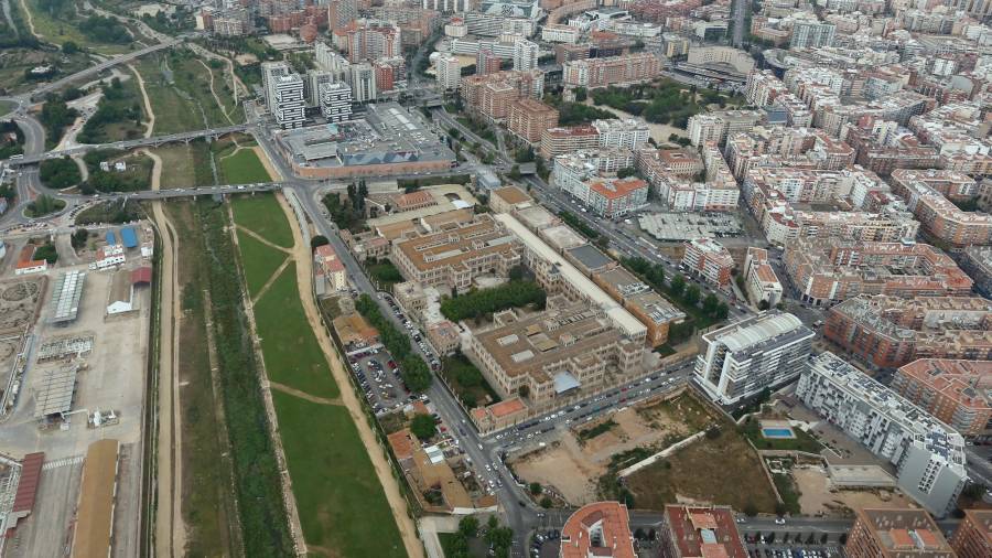 La Tabacalera está cerrada desde hace más de 15 años. Foto: Pere Ferré