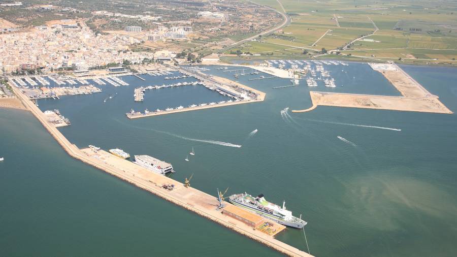 Imatge aèria del port de Sant Carles de la Ràpita, a la badia dels Alfacs. Foto: Ports de la Generalitat