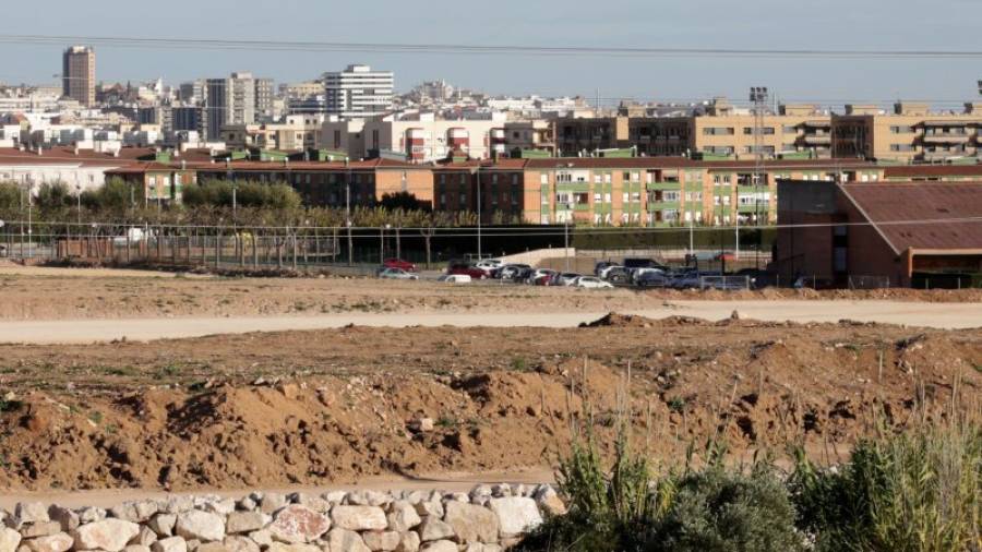 Imagen de la zona de Campclar donde se construirá el futuro palacio de deportes de la ciudad. Foto: Lluís Milián