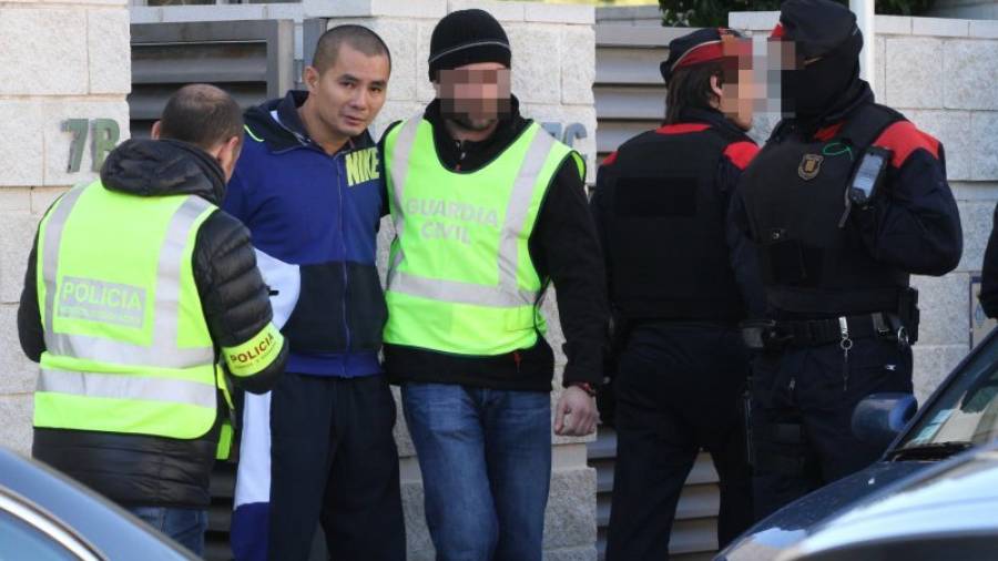 Uno de los detenidos durante la macrooperación policial del pasado 28 de enero. Foto: Lluís Milián