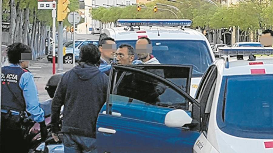 Momento de la detención del sospechoso el pasado 28 de abril. FOTO: A. MARINÉ/DT