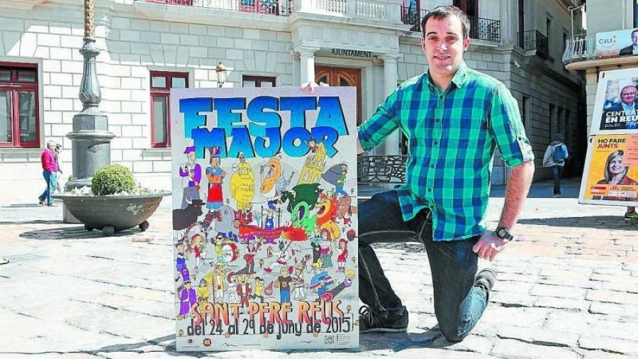 Carles Cuyàs amb el seu cartell, ahir al matí a la plaça del Mercadal de Reus. Foto: Alba Mariné