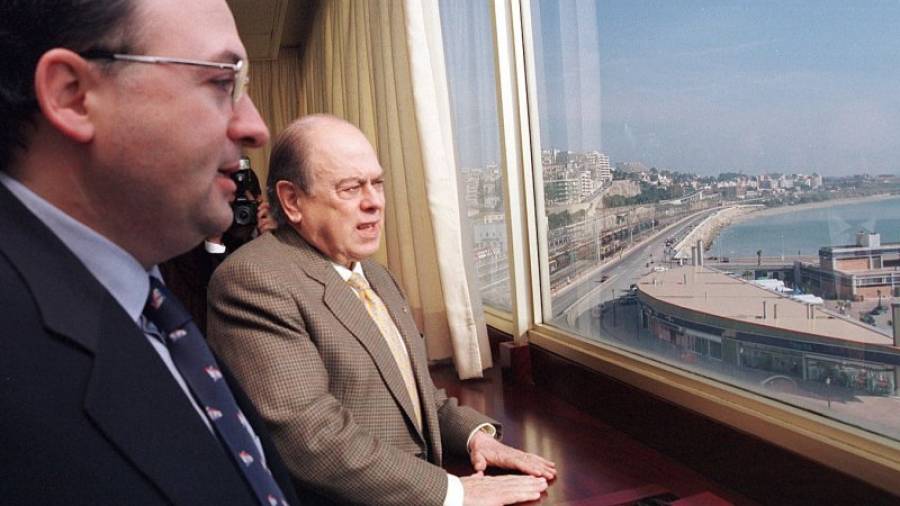 El entonces presidente del Port, Lluís Badia, y el president de la Generalitat, Jordi Pujol, durante una visita de éste el 9 de febrero de 1998. Foto: dt