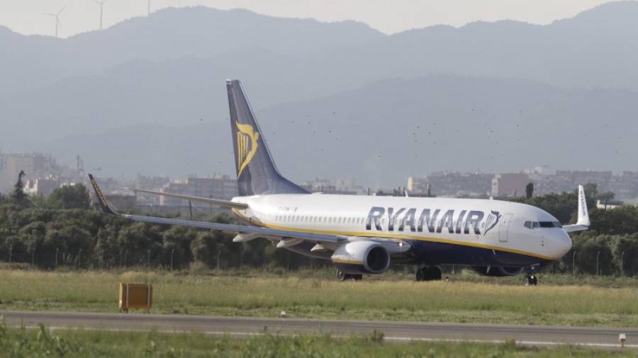 Imagen de un avión de Ryanair en el Aeropuerto de Reus. Foto: Pere Ferré