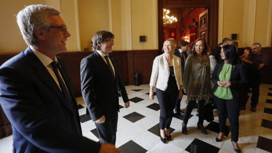 Ballesteros, junto a Puigdemont durante una visita del president al consistorio tarraconense. Foto: Pere Ferré