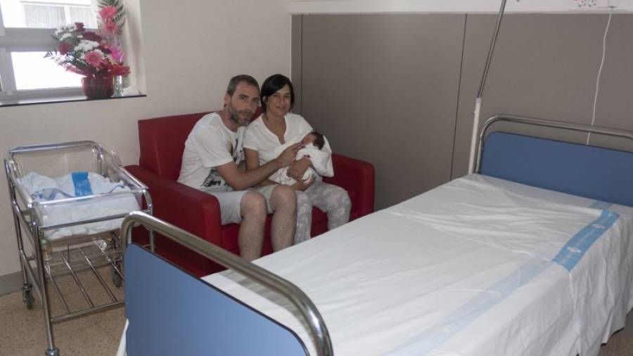 Las habitaciones de las madres que han dado a luz ahora son individuales y tienen sofá-cama. Foto: Juli Nomdedeu