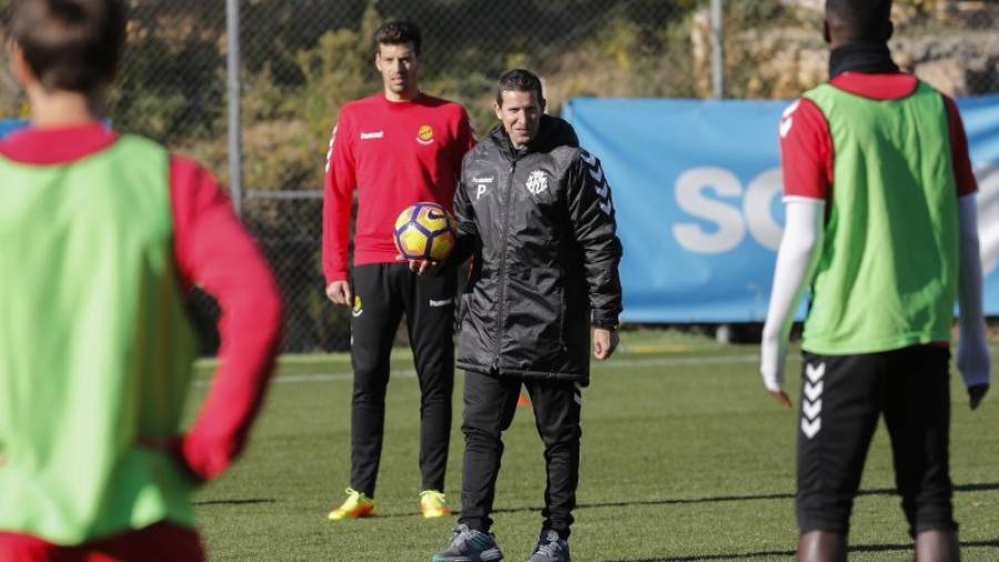El técnico Juan Merino se ha mostrado satisfecho con el trabajo de sus futbolistas esta semana. Foto: Pere Ferré