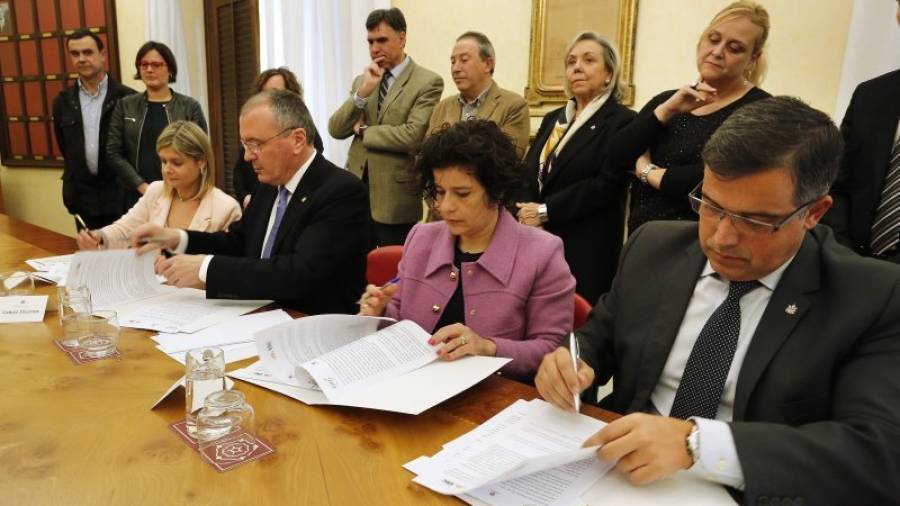 Presentación, el pasado jueves, del nuevo pacto de gobierno CiU-ERC-Ara Reus. Foto:pere ferré