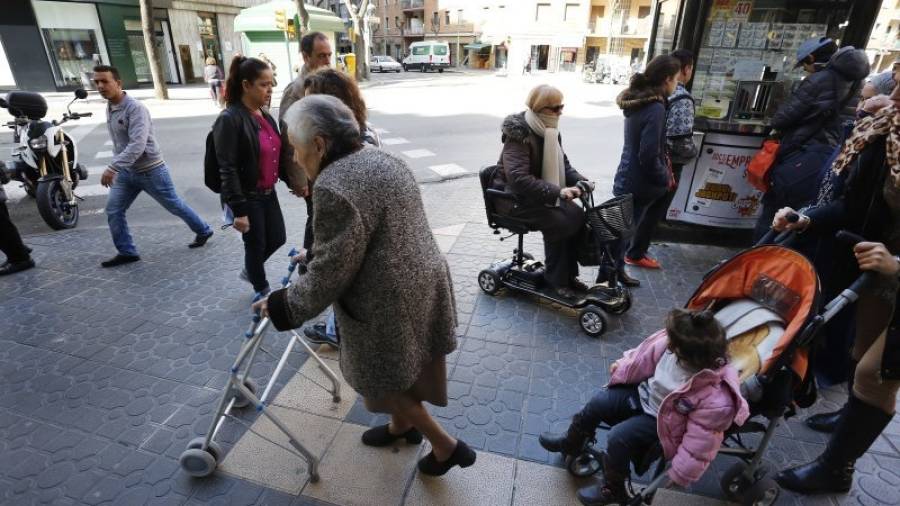 La entidades insisten, la accesibilidad no sólo beneficia a las personas con problemas de movilidad. Foto: Pere Perré