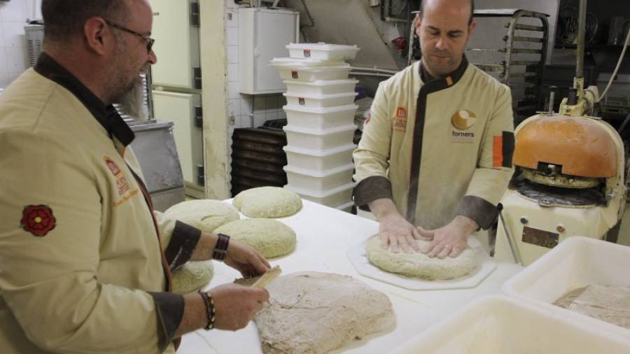 En Reus existen 15 panaderías que fabrican el pan cada día en su obrador artesanal, según el Gremi de Forners del Baix Camp. Foto: Pere Ferré