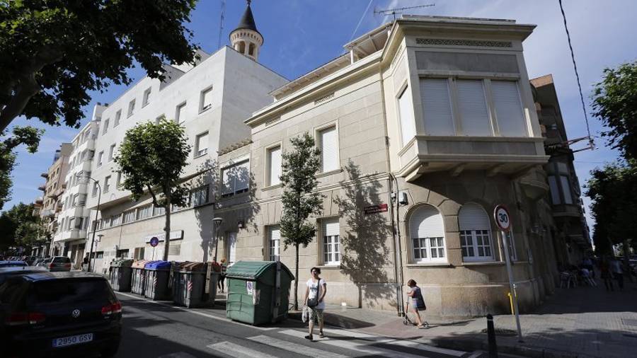 Imagen de archivo del edificio de la antigua clínica Fàbregas. FOTO: PERE FERRÉ/DT