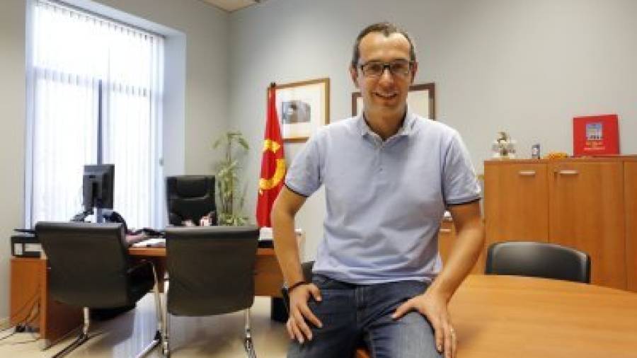 Óscar Sánchez , en su despacho en el Ayuntamiento. Foto: pere ferré