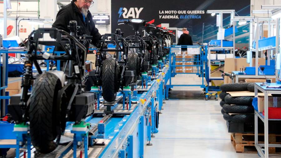 Cadena de muntatge de la fàbrica de Ray Electric Motors a Sant Joan Despí. Foto: ACN
