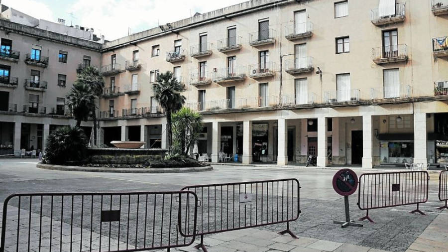 Imatge de la plaça de l´Ajuntament de Tortosa, ahir, tancada al trànsit. Foto: ACN