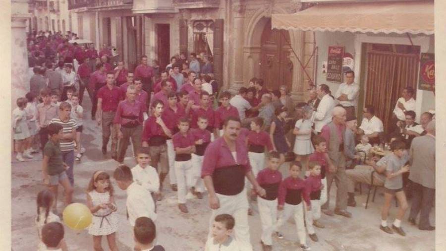 Los castellers en L'Arbo&ccedil;&nbsp;en 1965.