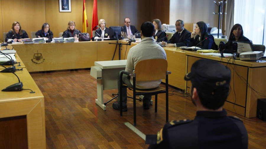 El profesor del Colegio Vallmont de Villanueva del Pardillo (Madrid), durante la sesiÃ³n del juicio celebrada ayer. FOTO: EFE
