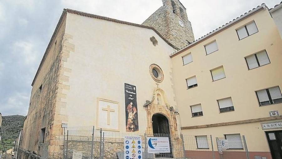 Iniciada la restauració de les cobertes de l’església d'Alfara de Carles