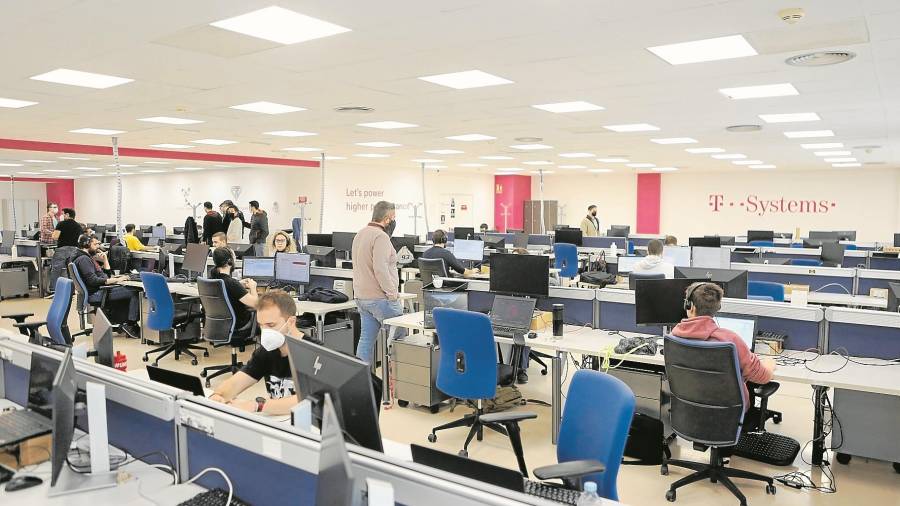 T-Systems Iberia cuenta con unas amplias oficinas en el Camí de Valls (Reus). Foto: Alba Mariné.