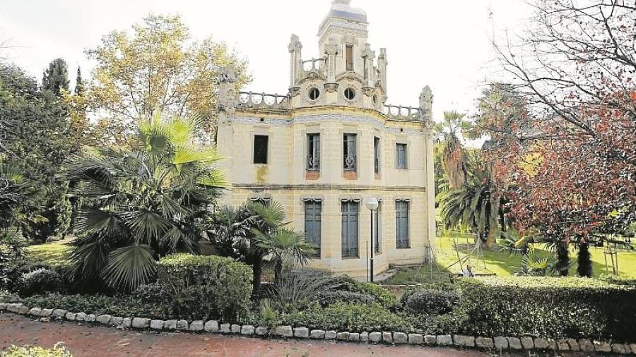 El edificio modernista de la Quinta de Sant Rafael se encuentra actualmente en estado de abandono. FOTO: Pere Feré
