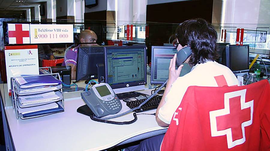 El dispositivo Atenpro está conectado a la central de Cruz Roja. FOTO: DT