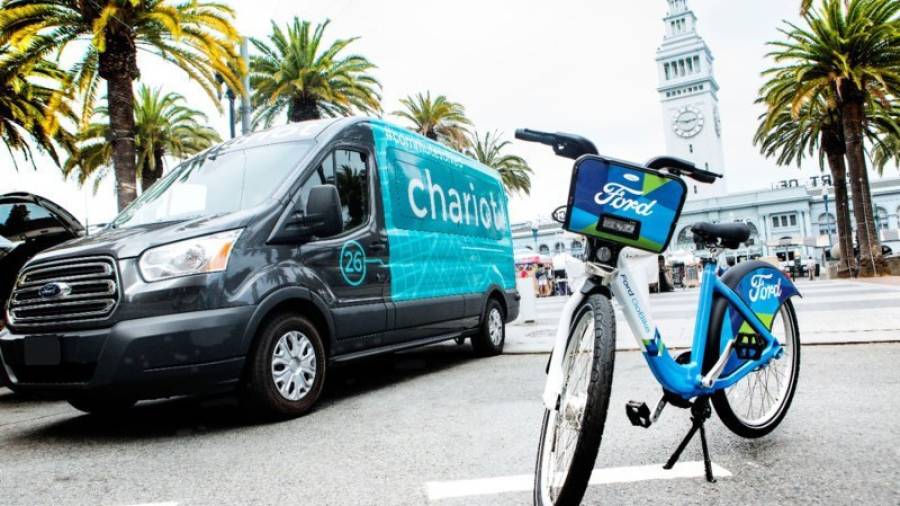 Ford Smart Mobility LLC adquirirá Chariot, un servicio de lanzadera de colaboración abierta distributiva o crowdsourcing.