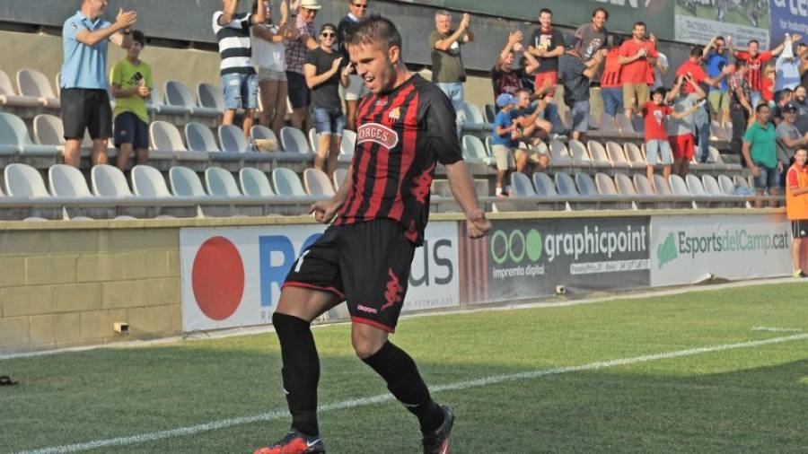 Fran Carbia celebra el gol que le anotó al Mirandés el pasado sábado. Foto: Alfredo González