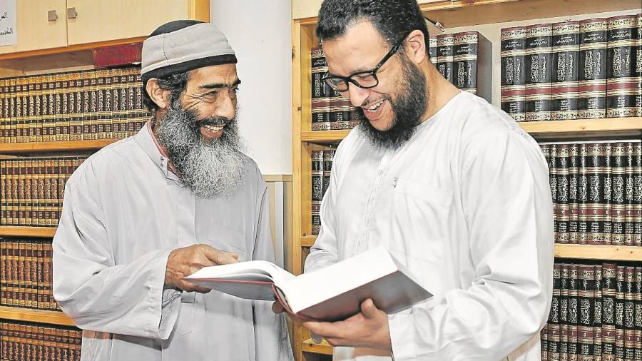 Hassan El Barnoussi y Mohamed Said, los portavoces de las dos mezquitas de Reus. FOTO: A. González