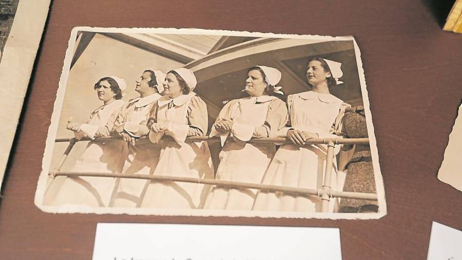 Irene va poder estudiar infermeria gr&agrave;cies a Puig i Ferreter. &Eacute;s la primera per l&rsquo;esquerra. FOTO: A. M.