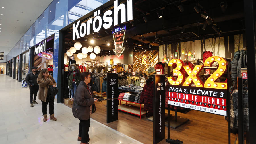 La tienda Koröshi abría ayer en Parc Central y tan solo queda un local disponible tras la ampliación que se hizo en 2014. FOTO: PERE FERRÉ