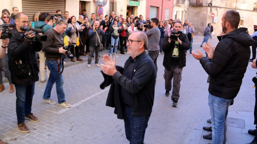 El alcalde de Roquetes, Paco Gas, saliendo de los juzgados de Tortosa el 25 de marzo de este año. FOTO: ACN