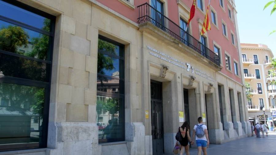 Oficinas de la Tesorería de la Seguridad Social en la Rambla Nova de Tarragona. Foto: Lluís Milián/DT