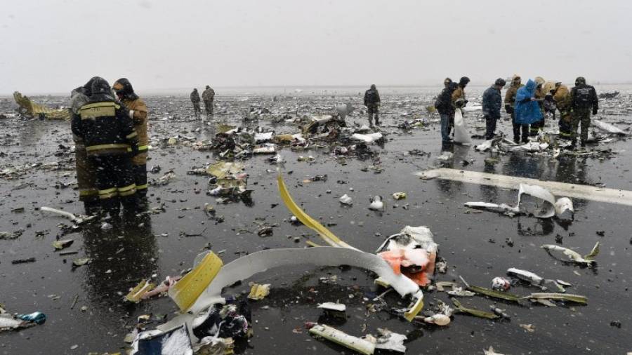 La aeronave, un Boeing 737-800 de Flydubai, quedó hecha añicos tras el fuerte impacto que sufrió y la explosión que siguió al choque. Foto: efe