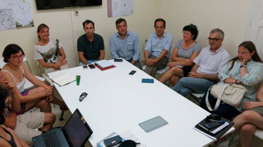 Imagen de la reunión a cuatro celebrada ayer en la sede de Ara Reus. Foto: F.Gras