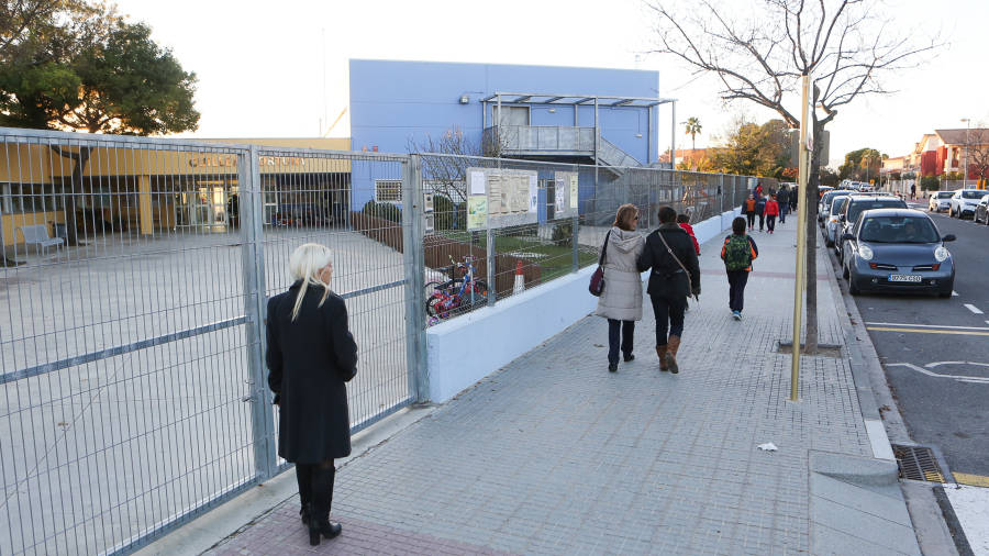A pesar del revuelo generado, el centro educativo de Vilafortuny aparenta normalidad. FOTO: ALBA MARINÉ