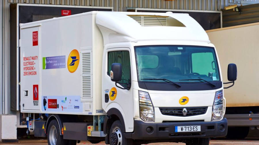 Ahora, Renault Trucks lo ha hecho realidad: ha puesto en circulación, un camión eléctrico con un prolongador de autonomía que funciona con hidrógeno.