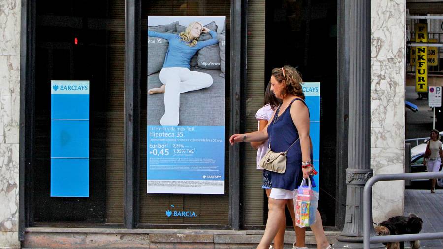 Las familias españolas apuestan por reducir las amortizaciones hipotecarias. FOTO: DT