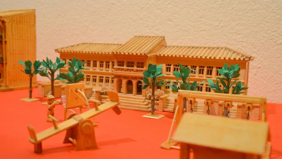 Exposici&oacute; de miniatures en fusta de Josep Loscos