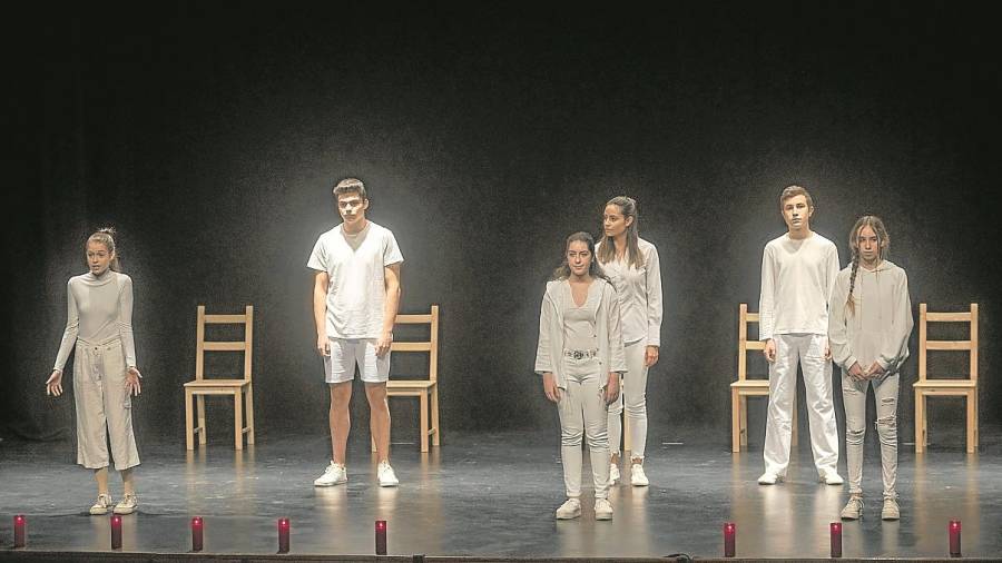 Clip teatral en el acto con estudiantes del auditorio de Tortosa. FOTO: Joan Revillas