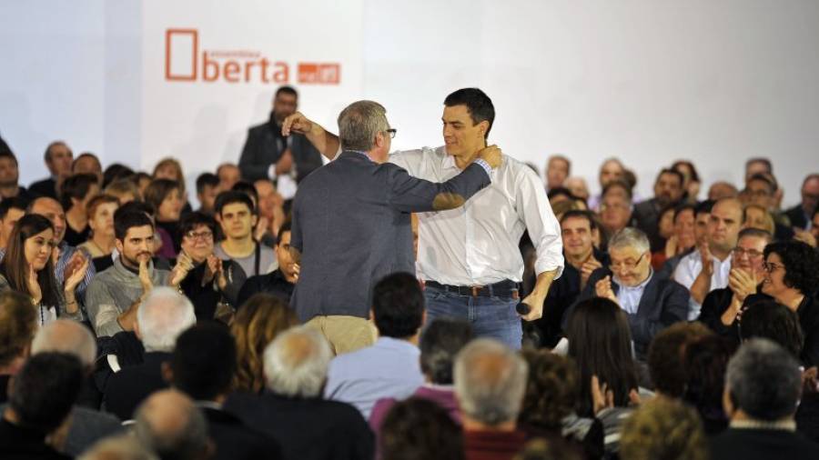 El secretario general del PSOE, Pedro Sánchez, con el alcalde de Tarragona, Josep Fèlix Ballesteros. Foto: Alfredo González