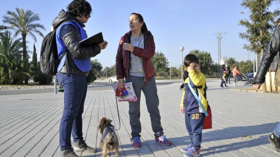 Las educadoras informan a los dueños de animales en todo el municipio, incluyendo colegios. Foto: A.González