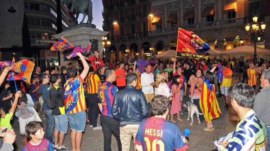 Celebració dels aficionats Barça a Reus. FOTO: ALFREDO GONZÁLEZ