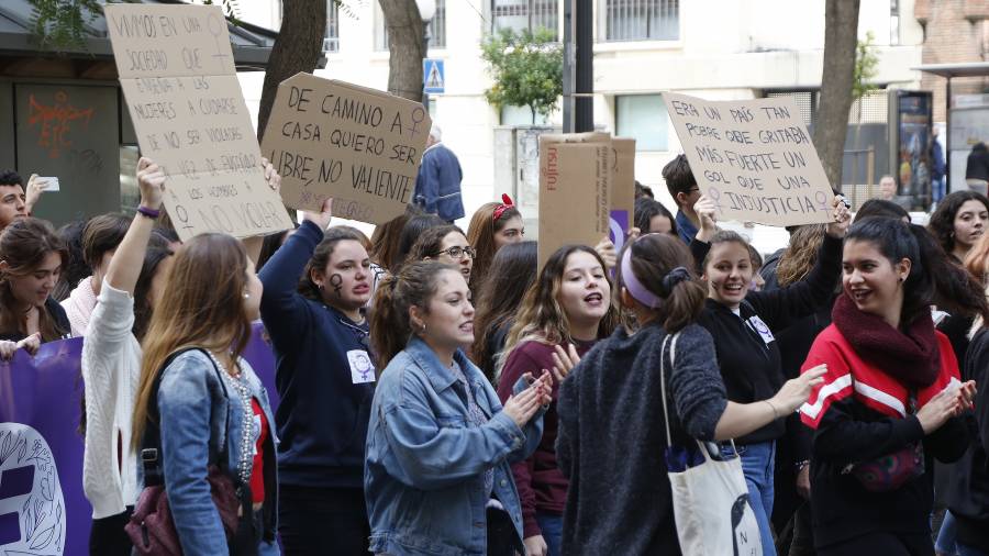 Manifestantes durante la marcha de ayer por Tarragona. Foto: Pere Ferr&eacute;