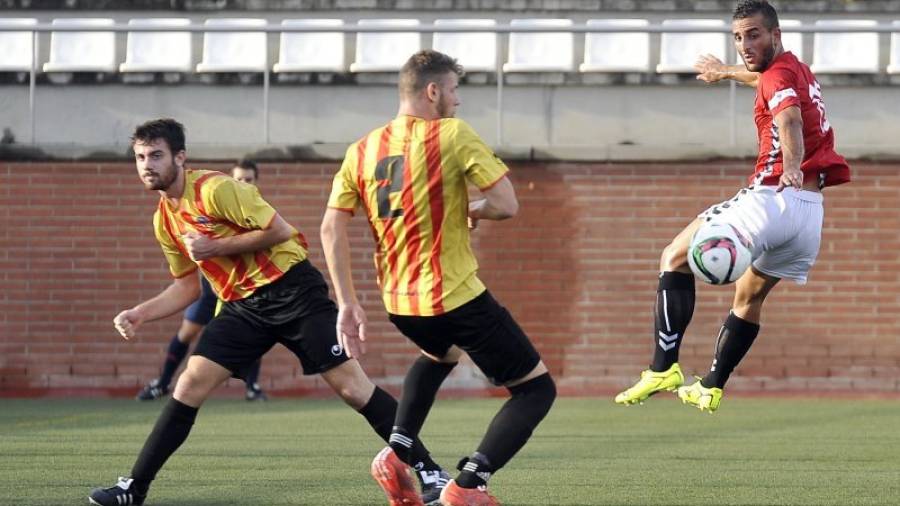 Iván Vidal, durante una jugada del encuentro frente el Sant Andreu. Foto: Alfredo González