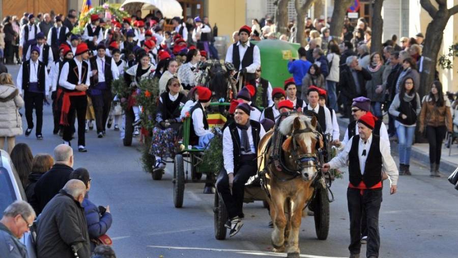 Desenes de carruatges i cavalls van desfilar pels carrers de la capital del Priorat. Foto: Alfredo González