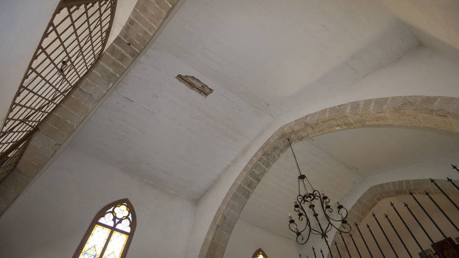 Imatge del sostre de l´església del convent de Santa Clara de Tortosa, en perill d´esfondrament. FOTO: J. REVILLAS