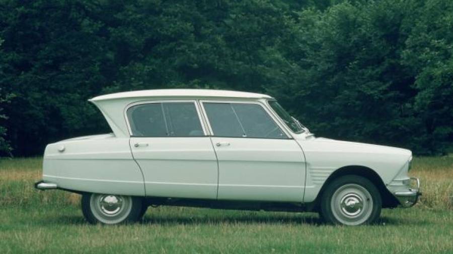 El Citroën AMI6, presentado en 1961 con un diseño inconfundible, nació del lápiz del diseñador Flaminio Bertoni.