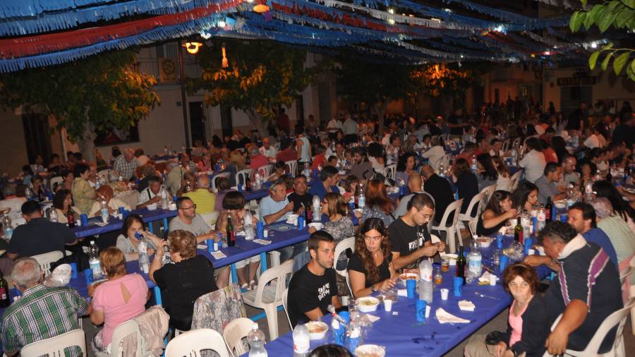 La concurrida cena popular de Torredembarra. Foto: DT