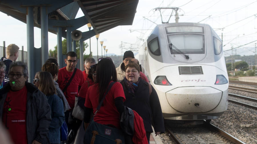Primera parada d´un tren Euromed a l´Aldea, el mes de novembre passat. FOTO: JOAN REVILLAS