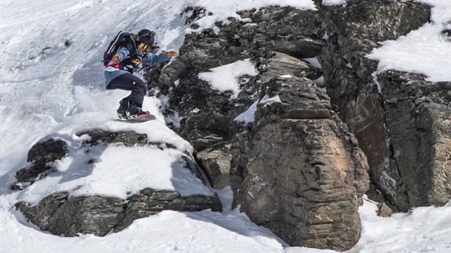 Nuria Castán en el descenso en Remarkables. FOTO: CEDIDA